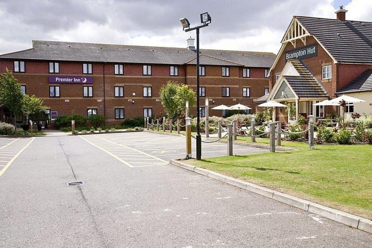 Premier Inn Хантингдон Экстерьер фото