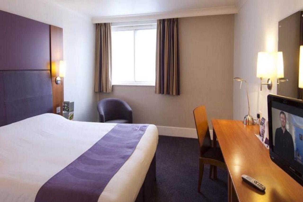Premier Inn Хантингдон Экстерьер фото