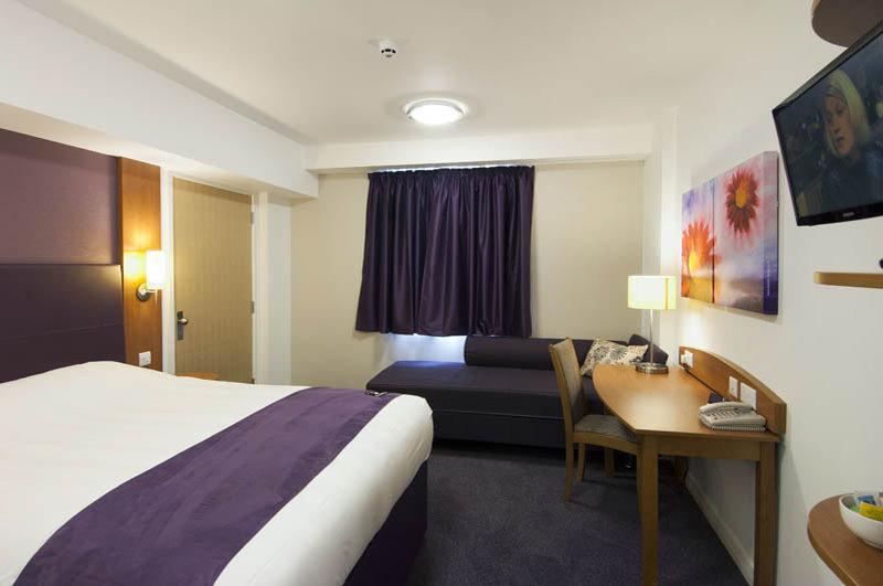 Premier Inn Хантингдон Экстерьер фото